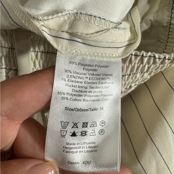 BAUM UND PFERDGARTEN Nyeva Shorts - Picture 11 of 12